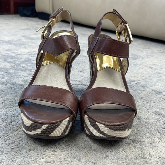 Michael Kors Ivana Platform Zebra Stripe Sandals Brown Leather Sz 5.5 - Picture 4 of 16